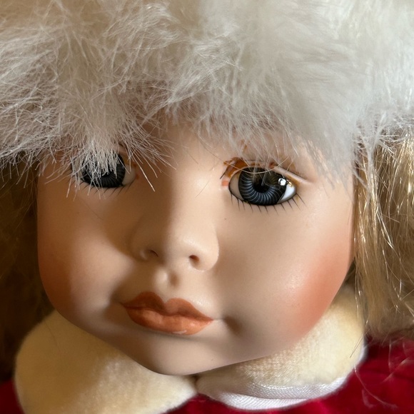 👀 HUGE SALE! VINTAGE ACCENTS OCCASIONS 2000 AUTHENTIC COLLECTIBLE EDITION DOLL - Picture 7 of 12